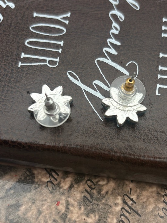 Vintage Teal Floral Stud Earrings Rhinestone Center Y2K Cottagecore - Picture 4 of 4